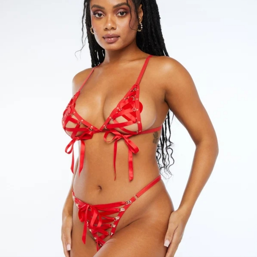Savage X Fenty Goji Berry Red Lace'd Up Gift Set